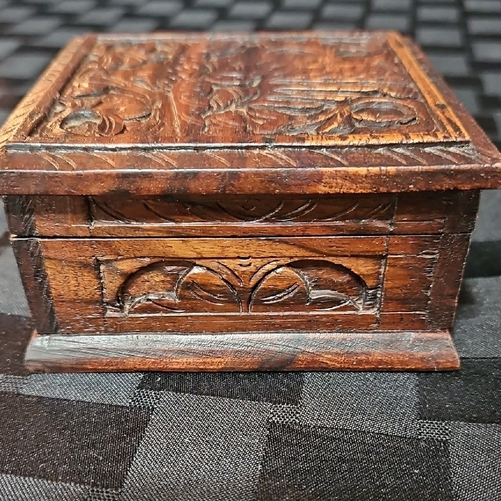 Stunning Hand-Carved Wooden Bird Trinket Box